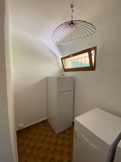Appartement Avec Vue Sur Chateau Et Piscine Privee Hyères 0*,