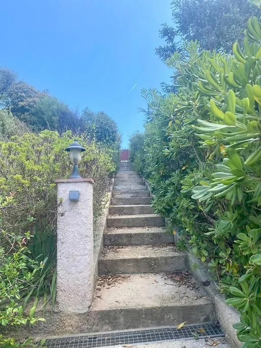 Appartement Avec Vue Sur Chateau Et Piscine Privee Hyères 0*,  فرنسا