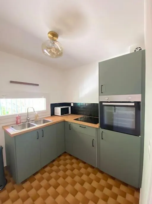 Appartement Avec Vue Sur Chateau Et Piscine Privee Hyères فرنسا
