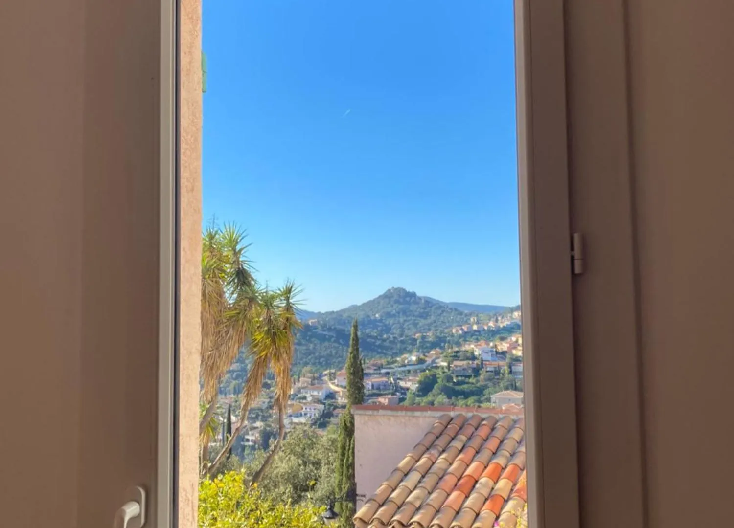 Appartement Avec Vue Sur Chateau Et Piscine Privee Hyères