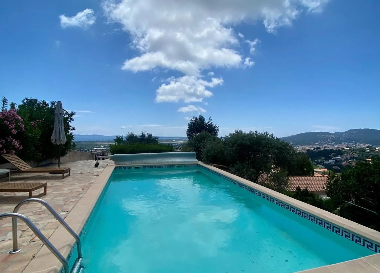 Appartement Avec Vue Sur Chateau Et Piscine Privee Hyères شقة