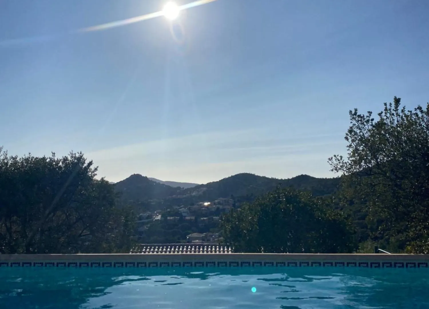 Appartement Avec Vue Sur Chateau Et Piscine Privee Hyères